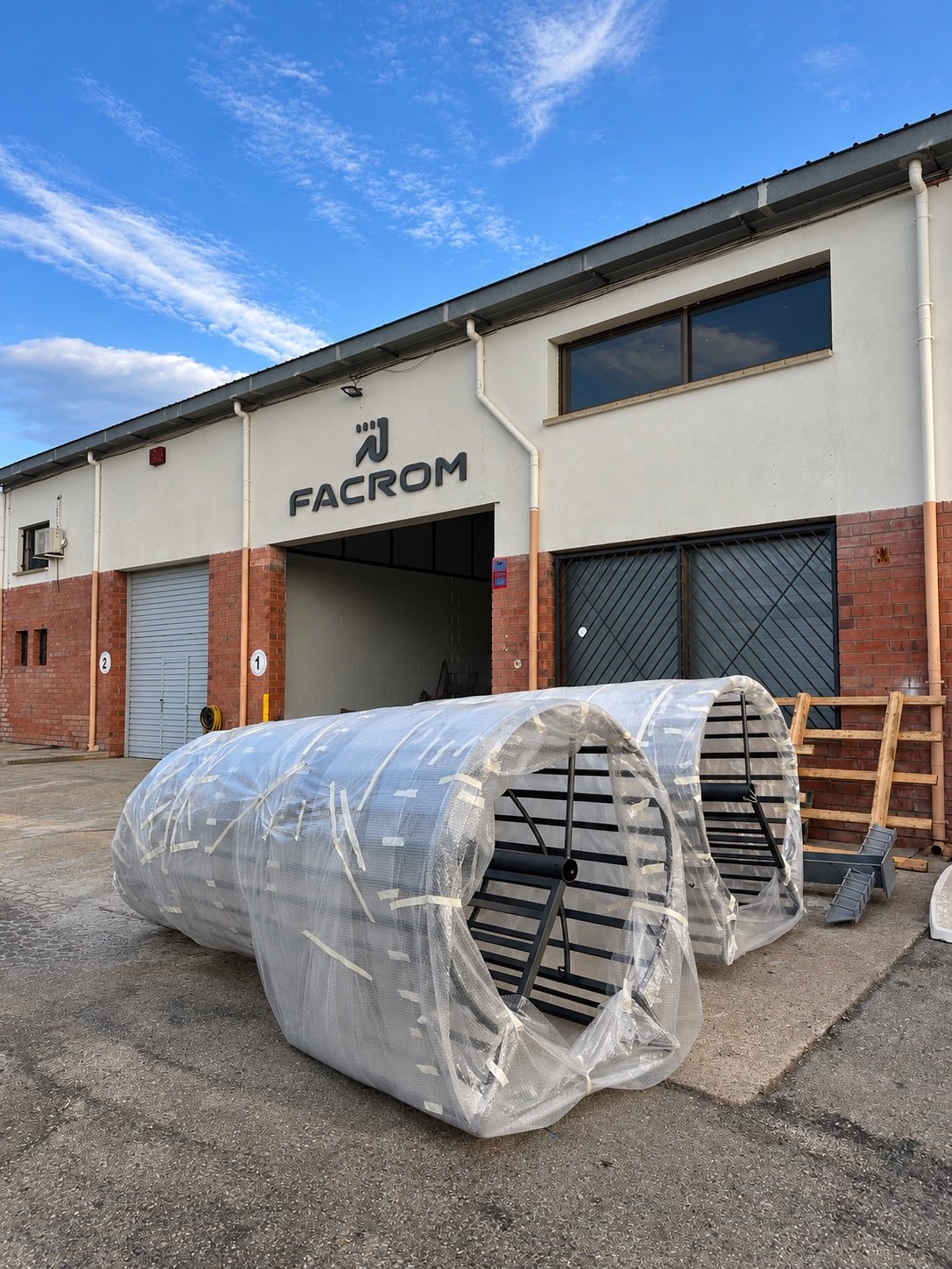 Taller FACROM y estructura metálica fabricada en sus instalaciones